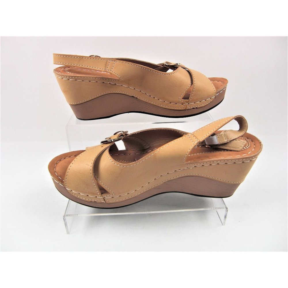 Dulce Womens Wedge Beige open toe sandals Shoes Size 10